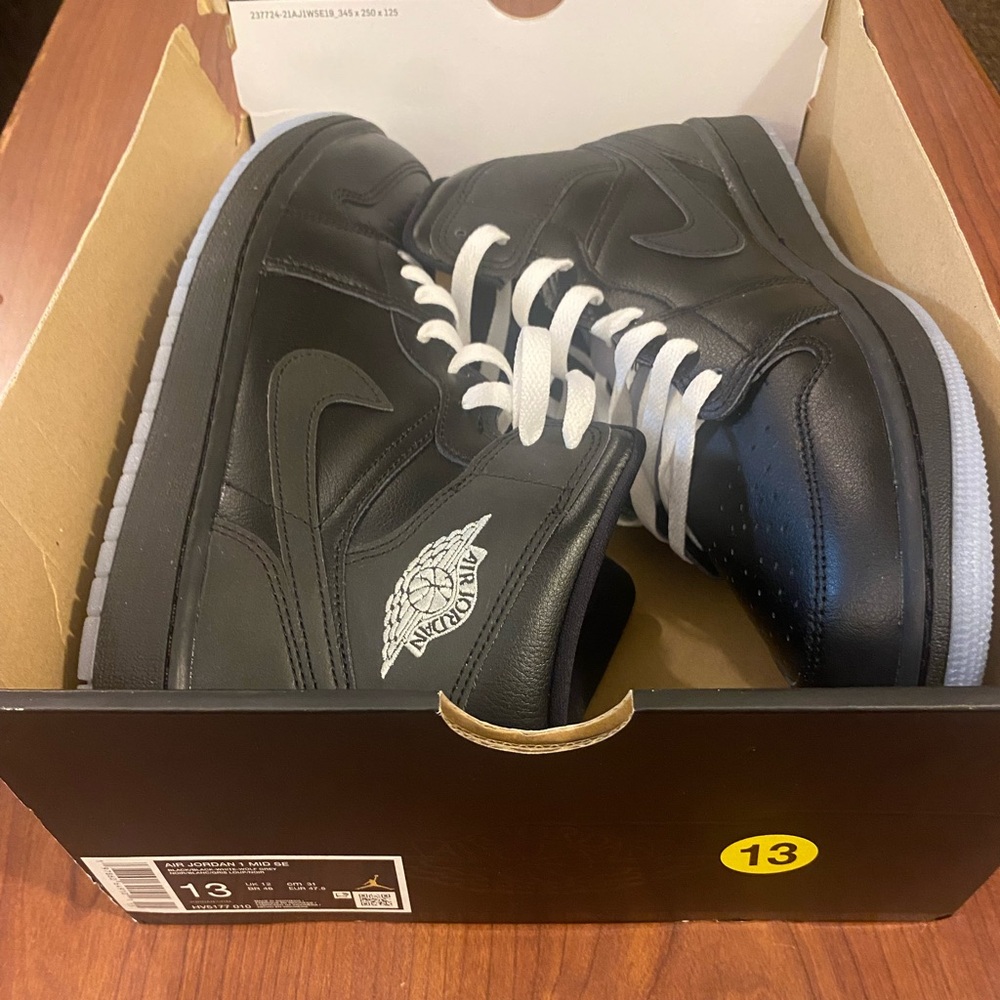Air Jordan 1 Mid SE Black and White Men’s Sneakers